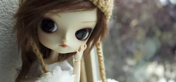 عکس عروسک غمگین و تنها