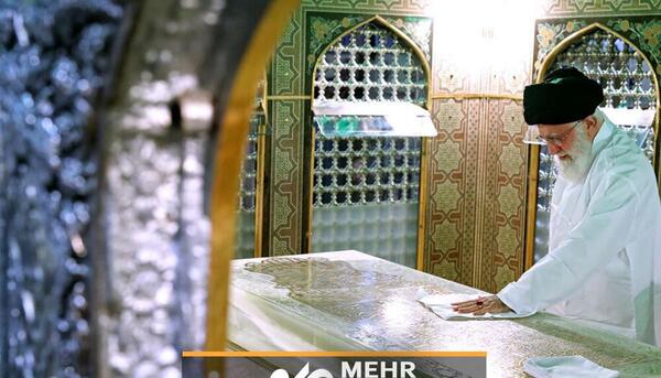 عکس رهبر حرم امام رضا
