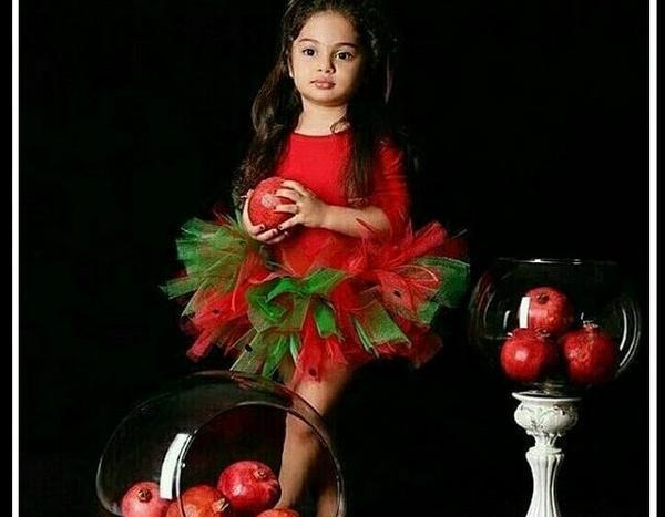 ژست عکس یلدا در طبیعت