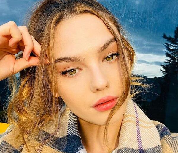 عکس برفین نیلسو اکتاش