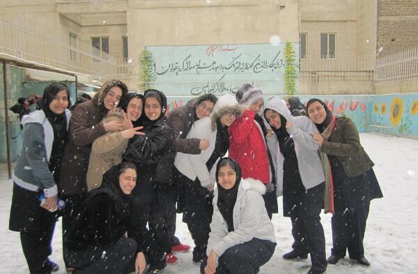 عکس برف بازی دخترانه