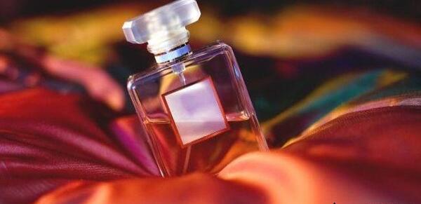عکس نوشته عطر جدایی میاره