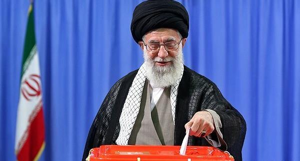 عکس رهبر موقع رای دادن