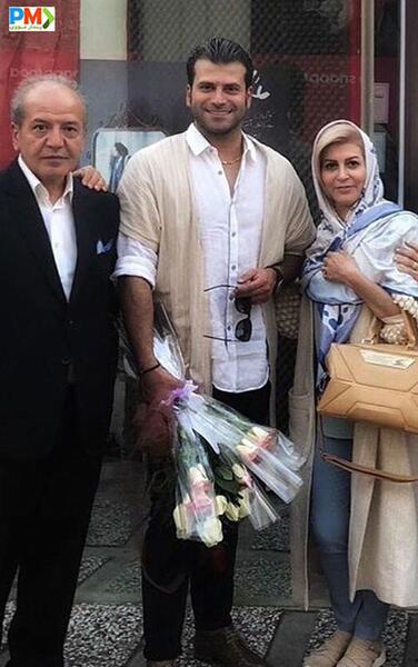 عکس روزبه حصاری و پدر و مادرش