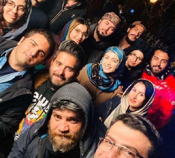 عکس روزبه حصاری در پشت صحنه بچه مهندس