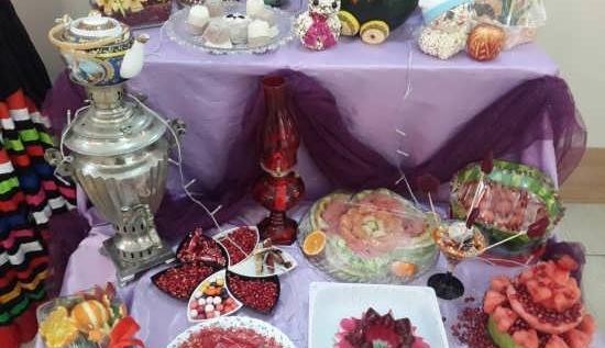 عکس شب یلدا در مدرسه