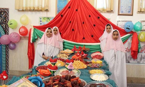 عکس شب یلدا در مدرسه