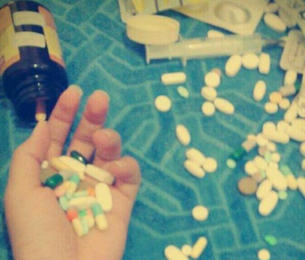 عکس نوشته با قرص میخوابم