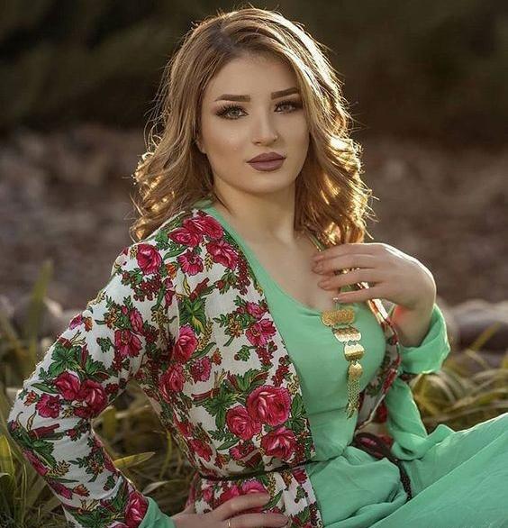 عکس زنان زیبا با لباس کردی