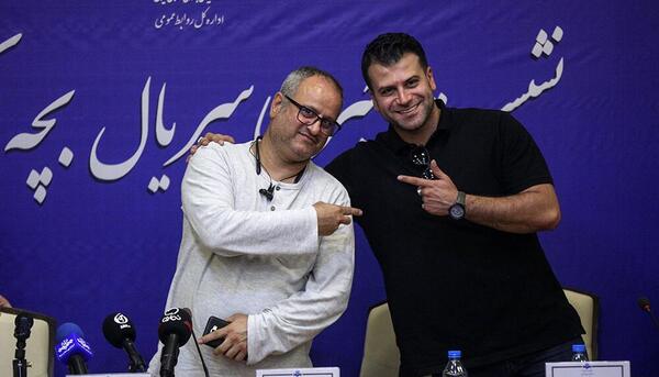 عکس روزبه حصاری در نشست خبری