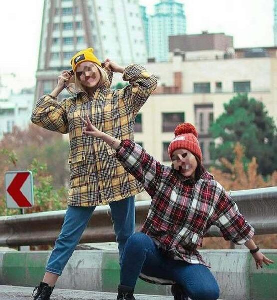 ژست عکس با نوشته