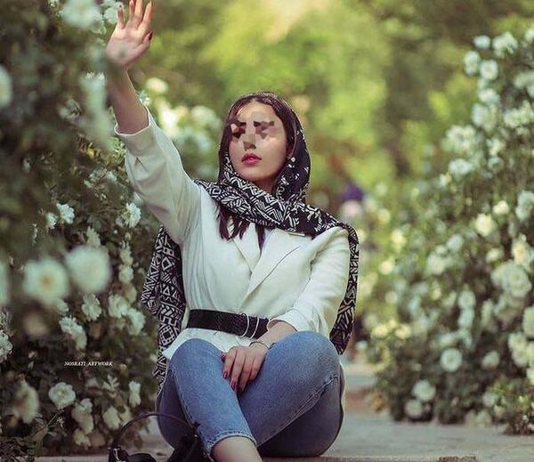 ژست عکس با نوشته
