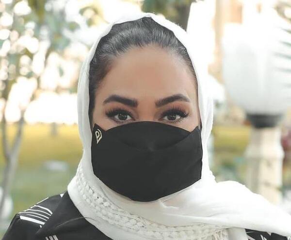 عکس زن زیبا با ماسک