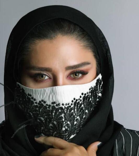 عکس زن زیبا با ماسک