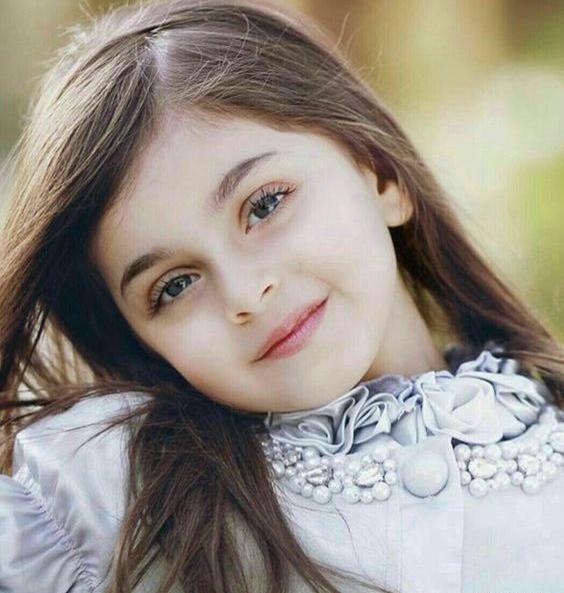 عکس یلدایی دختر بچه