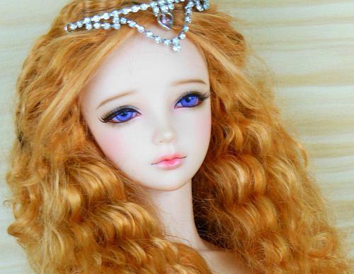 عکس عروسک چشم آبی