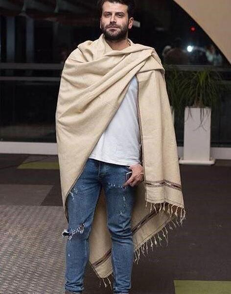 عکس شناسنامه روزبه حصاری