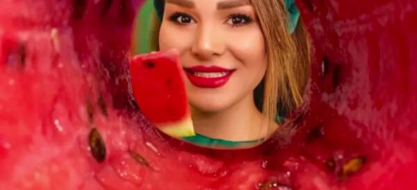 ژست عکس گرفتن شب یلدا