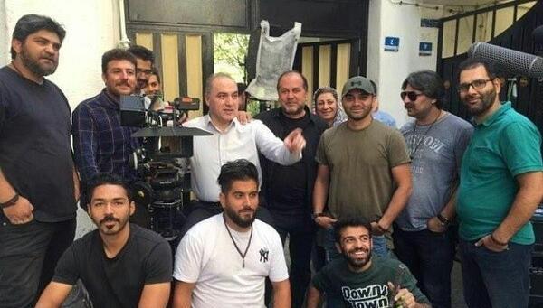 عکس روزبه حصاری در پشت صحنه