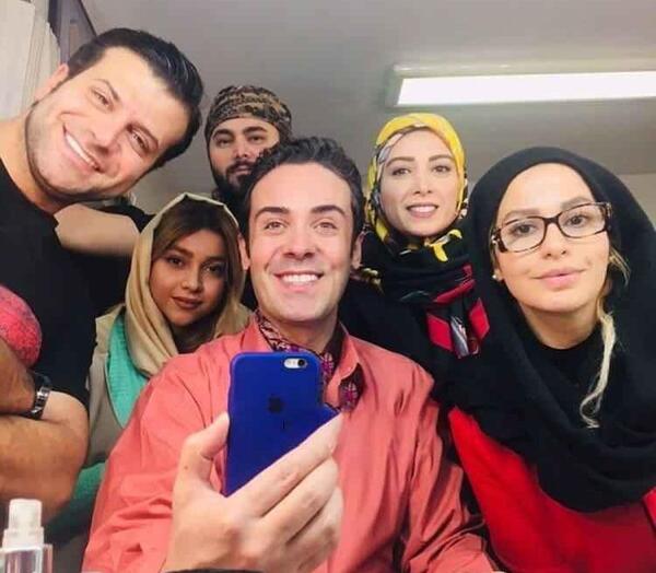 عکس روزبه حصاری در پشت صحنه