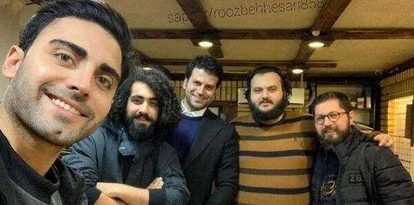 عکس روزبه حصاری در پشت صحنه