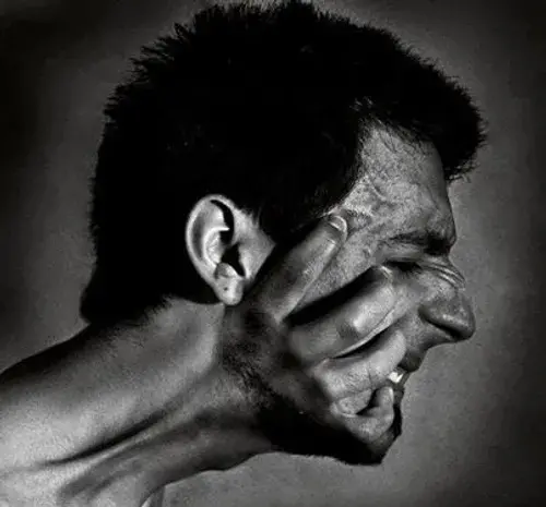 عکس نوشته من گرفتار سنگینی سکوتی هستم