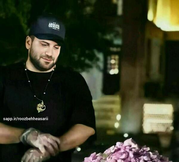 عکس روزبه حصاری در کاشان