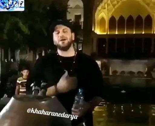 عکس روزبه حصاری در کاشان