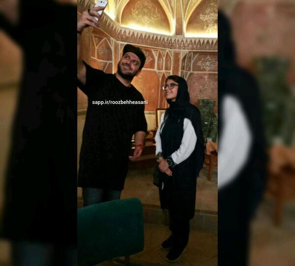 عکس روزبه حصاری در کاشان