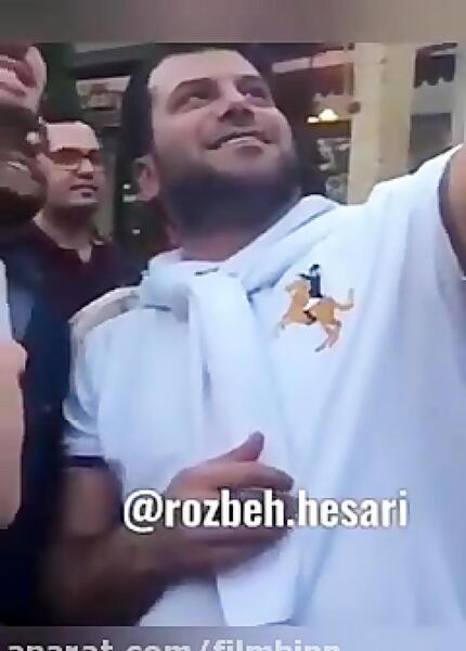 عکس روزبه حصاری در کاشان