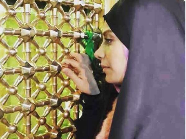 عکس زن زیبا در حرم امام رضا