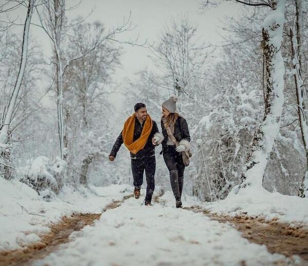 ژست عکس برف بازی