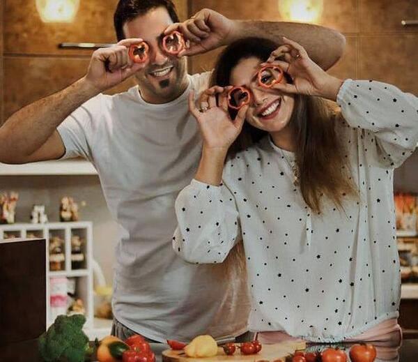 عکس ژست عکاسی شب یلدا دونفره