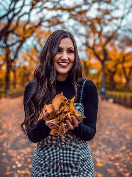 عکس زن زیبا در پاییز