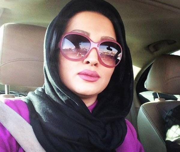 عکس زن زیبا با عینک دودی