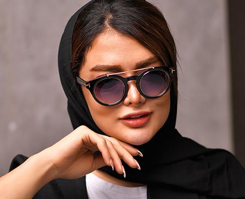 عکس زن زیبا با عینک دودی