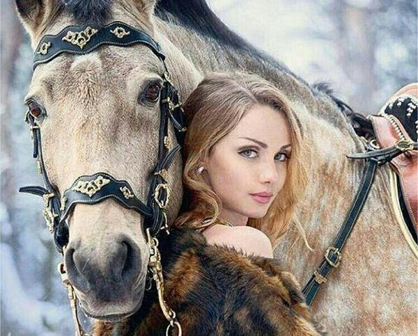 عکس دختر زیبا و اسب