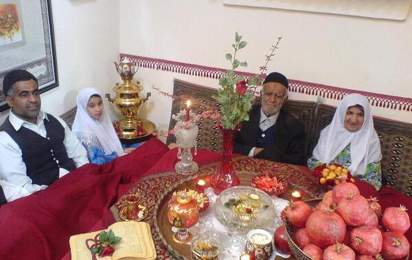 عکس شب یلدا خانواده