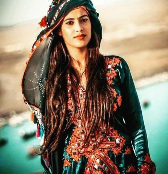 عکس زنان زیبا با لباس محلی