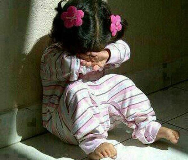 عکس دختر بچه قهر کرده