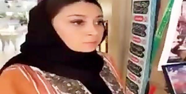 عکس خواننده زن باکو