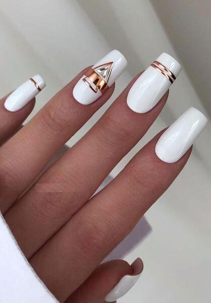 عکس ناخن مصنوعی سفید ساده