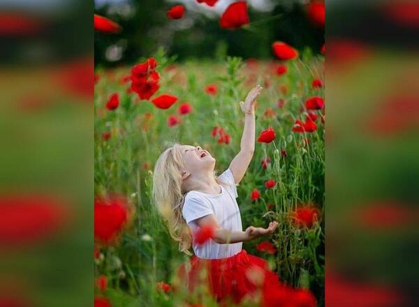 عکس دختر بچه در طبیعت