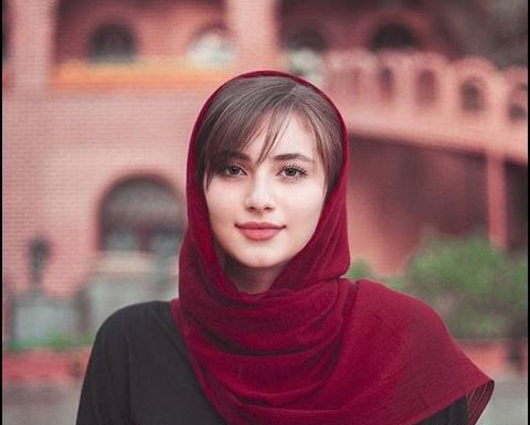 عکس دختر جذاب با روسری