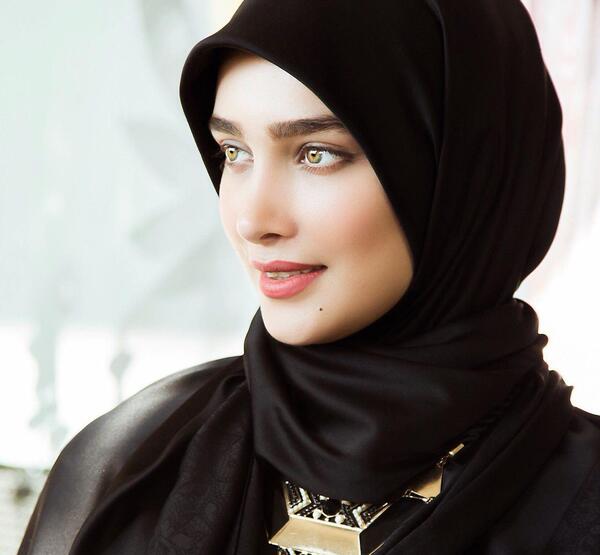 عکس دختر جذاب با روسری