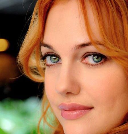 عکس خواننده زن برای تصویر زمینه