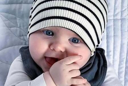 عکس دختر کوچولو ناراحت