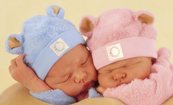 عکس دختر کوچولو ناز و بامزه