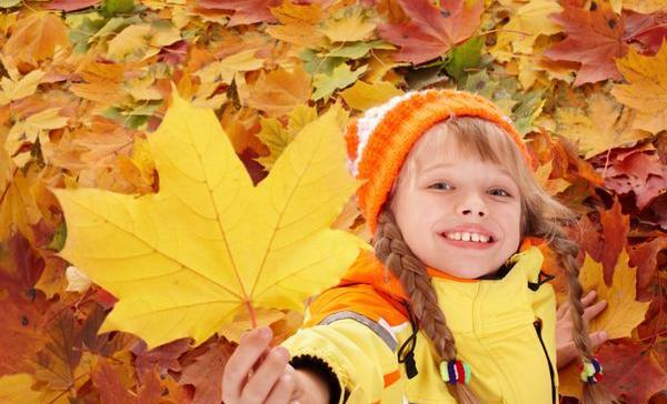 عکس دختر کوچولو در پاییز