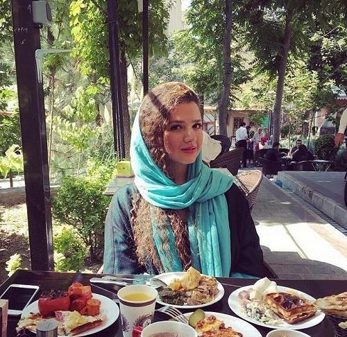 عکس دختر ایرانی مو فرفری